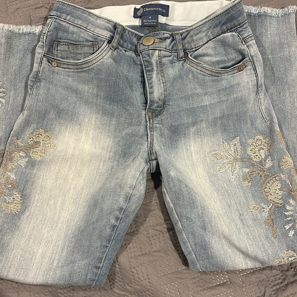 Democracy “Ab Solution” Straight Leg Jeans – Size 4
- Waist 28” - Picture 5 of 6